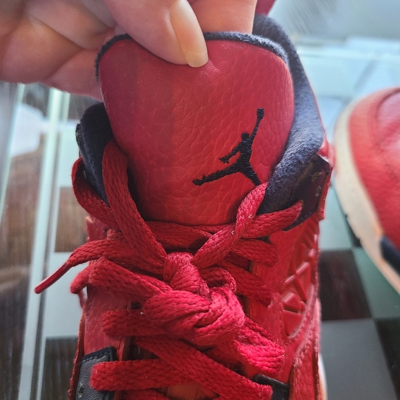 Kids Nike Jordan's 2y Red Sneakers - Picture 13 of 15